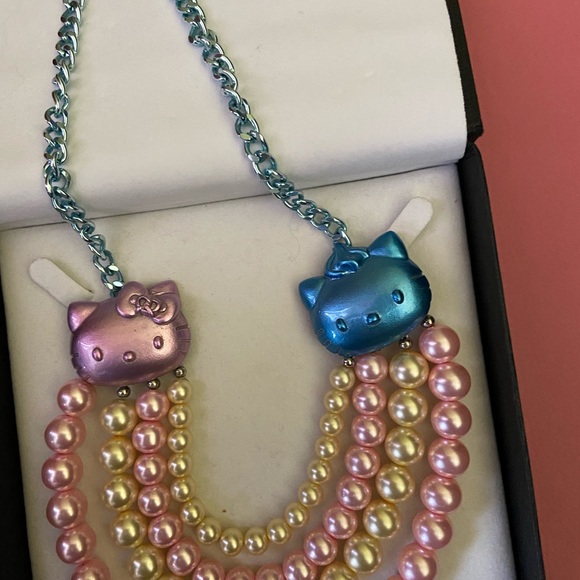Hello kitty onch Movement collaboration necklace - Picture 2 of 4